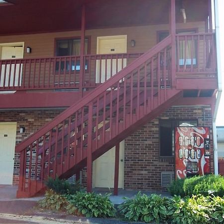 Naugatuck Motor Lodge Bagian luar foto